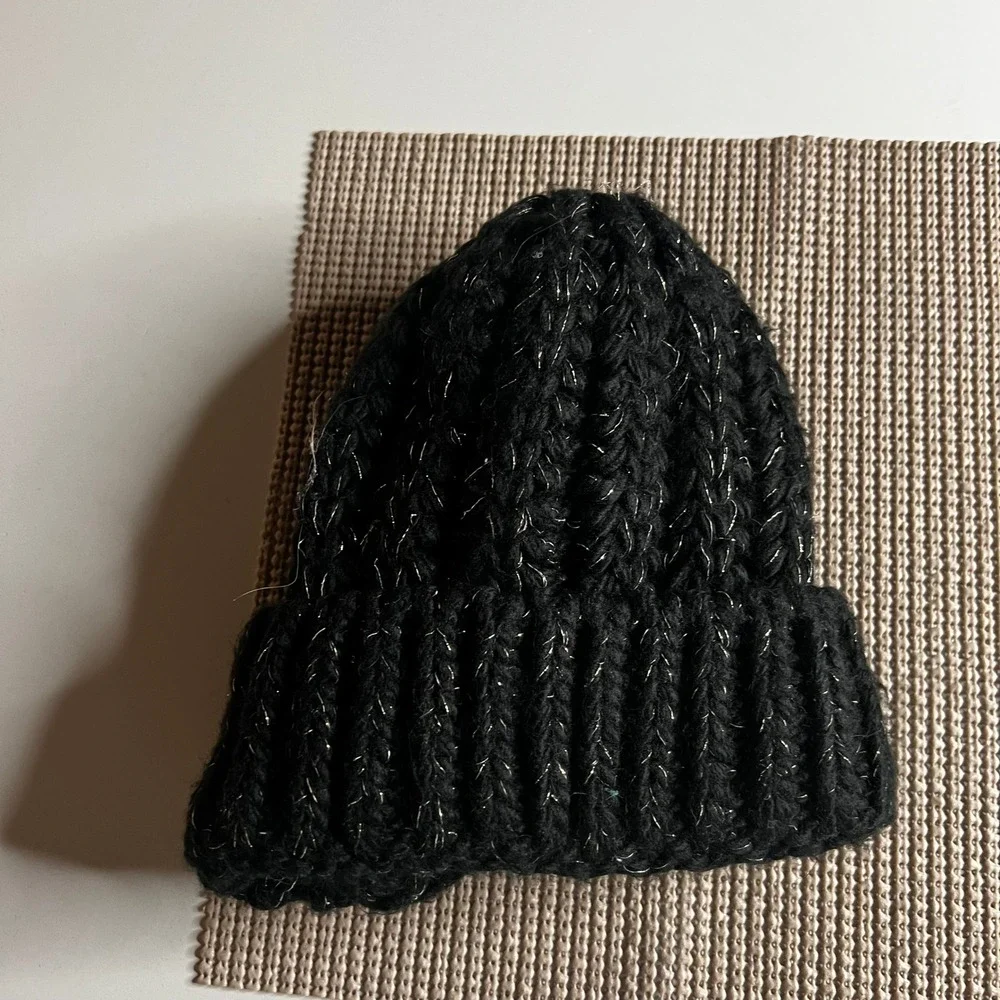 The North Face Black Gold Metallic Chunky Knit Cuffed Beanie Hat Unisex One Size